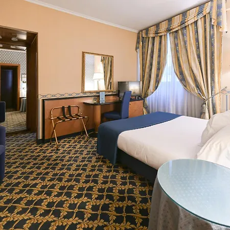 Hotell L'aquila 4*